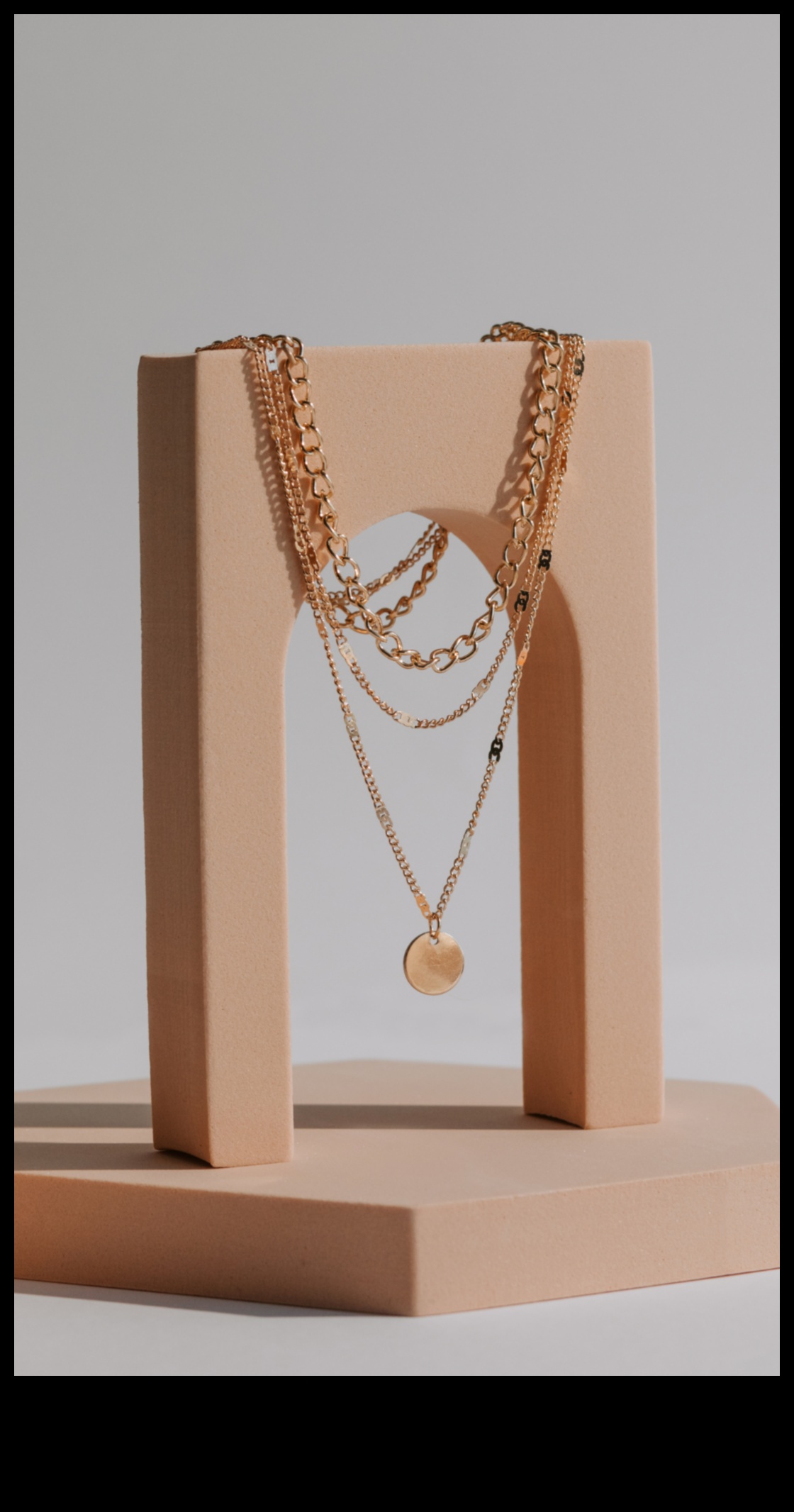 Υποτιμημένη γοητεία: Ανεβάστε το στυλ σας με μινιμαλιστικά κοσμήματα