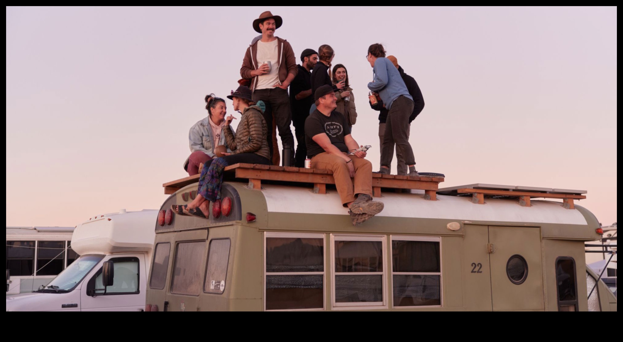 Αστικό τοπίο Nomads Living in Vans in the Urban Jungle 4 Cityscape Nomads: Navigating Urban Challenges in Vans