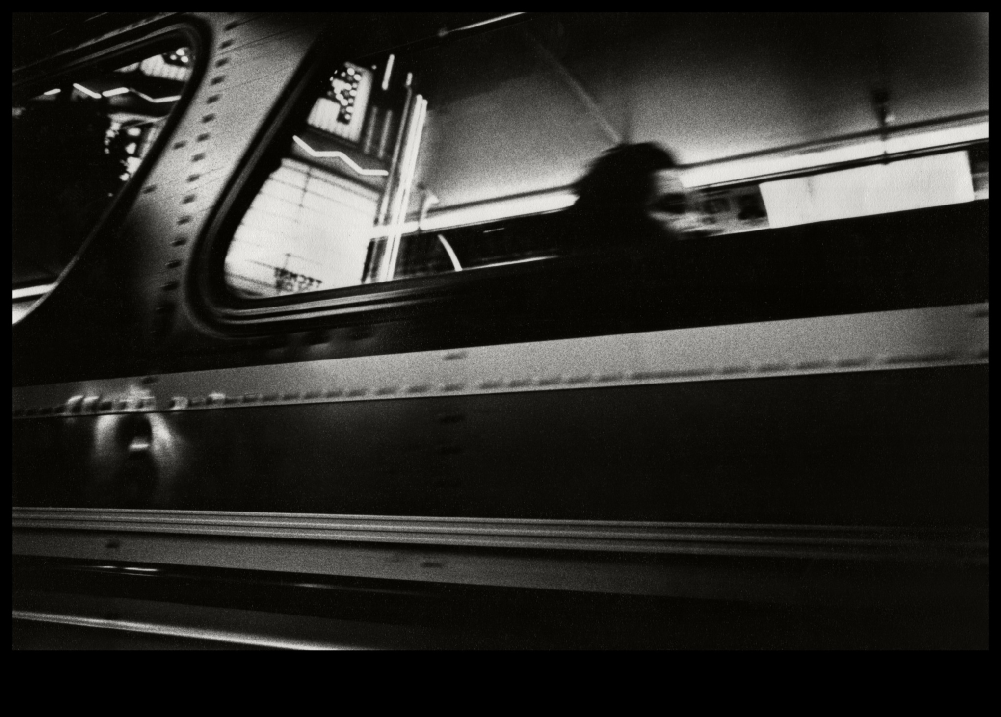 Εν κινήσει: Ο Δυναμικός Ρυθμός της Ζωής με τα Μέσα Μαζικής Μεταφοράς